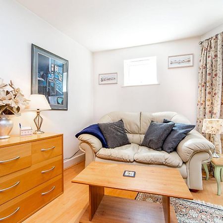 Pass The Keys Delightful Apartment Close To River In Se16 伦敦 外观 照片
