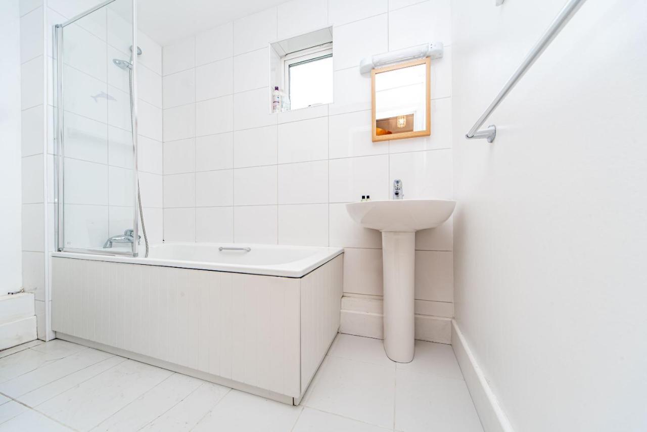 Pass The Keys Delightful Apartment Close To River In Se16 伦敦 外观 照片